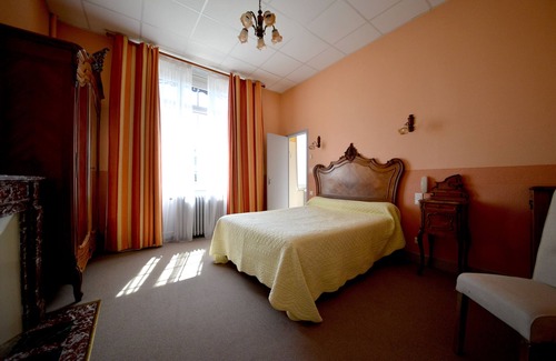 Estivareilles Hotel | Logis Hostellerie du Lion d'Or
