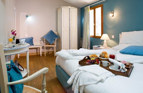 Beaulieu-sur-Dordogne Hotel | Logis hotel les flots bleus