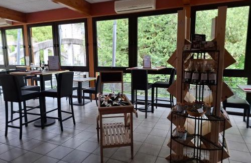 Vorey Hotel | Logis Hotel Restaurant Auberge Les Rives de l'Arzon