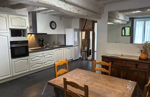 Sigloy Cottage | Loire Valley cottage with heated pool, tennis, WIFI, BBQ