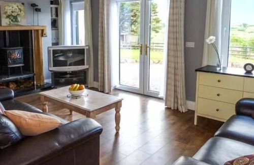 Cloghan Cottage | LOISTIN COIMIN, family friendly in Ballybofey, County Donegal