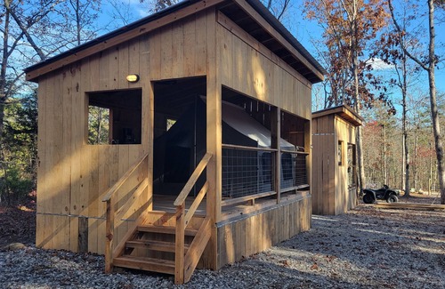 Pikeville Cabin | Loki's Lair - Cozy cabin in serene Pikeville with WiFi access