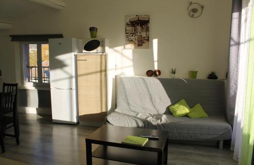 L'Isle-sur-la-Sorgue Apartment | "Lolile 3", duplex climatisé avec terrasse, centre ville
