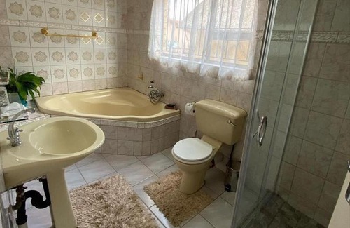 Greater Johannesburg Metropolitan Area Bed & Breakfast | LOLO'S GUEST HOUSE