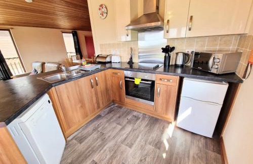 Kelty Ski Chalet | Lomond 4 with Private Hot Tub - Fife - Loch Leven - Lomond Hills