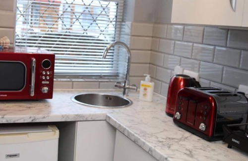 Havering Apartment | LONDON apartment with PRIVATE HOT TUB, SAUNA & GYM!