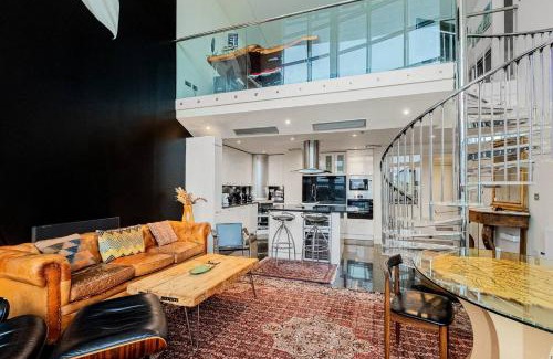 Island Gardens Apartment | London Canary Wharf Riverside Penthouse Apartment