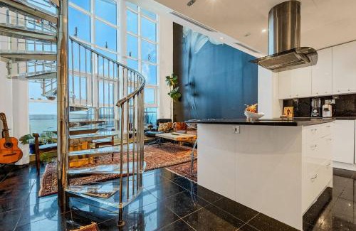 Island Gardens Apartment | London Canary Wharf Riverside Penthouse Apartment
