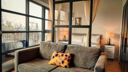 Docklands Apartment | London City Island 1 Bedroom Luxury Apartments, Private Balcony