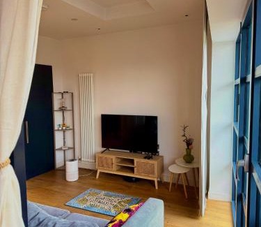 Docklands Apartment | London City Island 1 Bedroom Luxury Apartments, Private Balcony