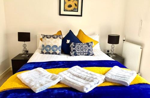 Royal Docks Apartment | London Excel 2 Bedrooms 2 Bath, Parking, Supper Wifi, Dockland, O2 Arena, Cable Car