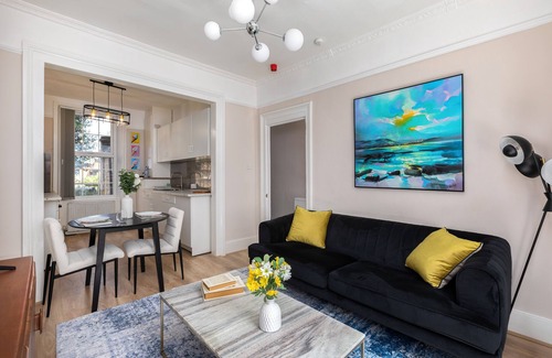 Camden Town with Primrose Hill Apartment | London Luxe | 4BR Executive Apartment