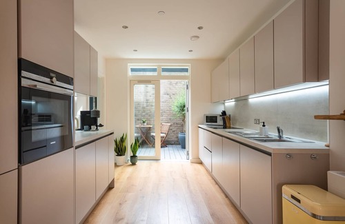 Stratford House | London's Finest, 5-Bed Haven With Private Sauna
