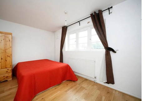 Stratford Bed & Breakfast | london smart Comfy Double for 4 to accommodate Near metro.