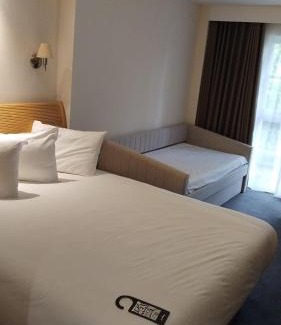 Staines Hotel | London Thames Lodge by Dancenter