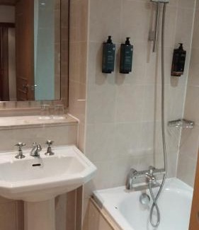 Staines Hotel | London Thames Lodge by Dancenter