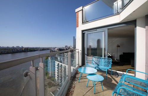 Island Gardens Apartment | London Thames River Stunning Views 2BR 2 Bath 2 Balcony Sleeps Family of 6