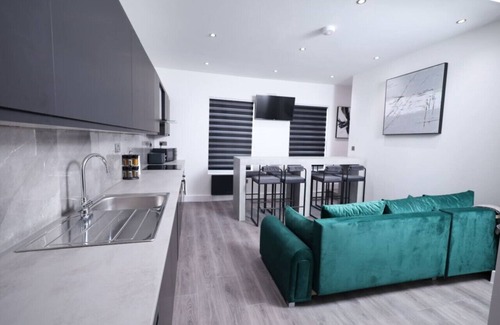 Watford Apartment | London/Watford modern 4-bedroom, great location