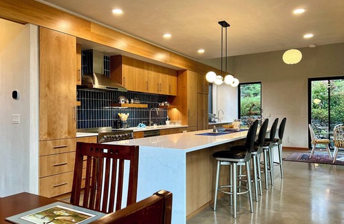 Glide House | Lone Rock Guest House, 20 acres minutes from the North Umpqua River