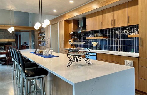 Glide House | Lone Rock Guest House, 20 acres minutes from the North Umpqua River