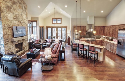 Fairmount On The River House | Lone Star Lodge: High End Property-On the River-Hot Tub & Private Ski Shuttle.