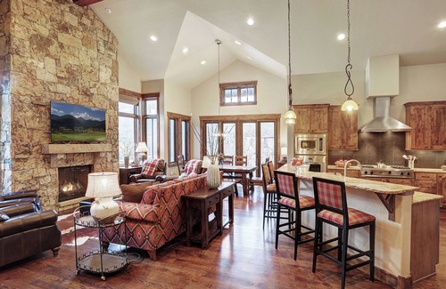 Fairmount On The River House | Lone Star Lodge: High End Property-On the River-Hot Tub & Private Ski Shuttle.
