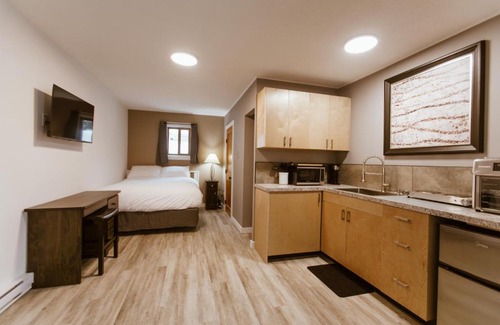 Rossland Hotel | Lone Star Motel