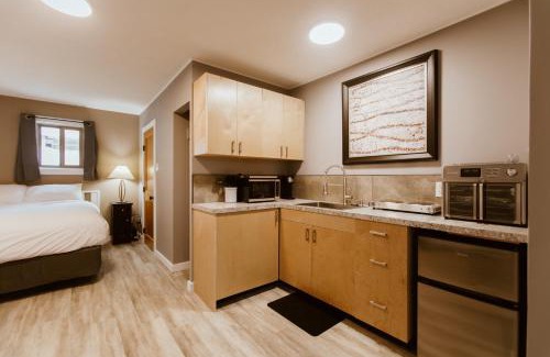 Rossland Hotel | Lone Star Motel