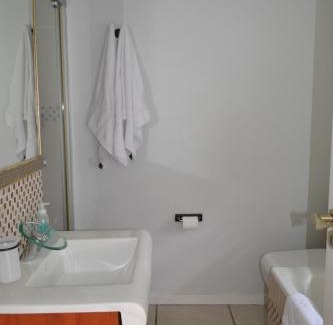 Lone Hill Apartment | Lonehill - Suite 2B