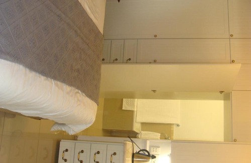 Lone Hill Apartment | Lonehill - Suite 4