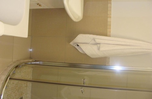 Lone Hill Apartment | Lonehill - Suite 4