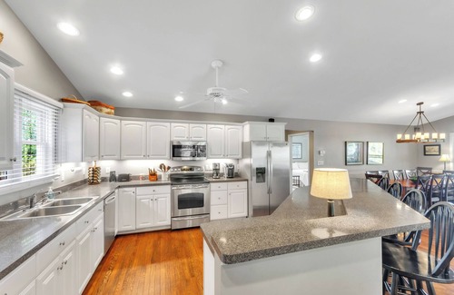 Cleveland Cabin | Long-distance views and privacy! Easy car access and walkable to trails.