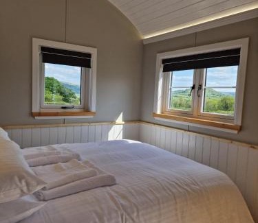 Llanfihangel Tal-y-llyn House | Long Meadow Shepherd Hut - Brecon Beacons, LD3 7TD