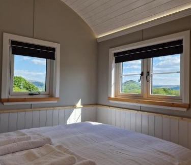 Llanfihangel Tal-y-llyn House | Long Meadow Shepherd Hut - Brecon Beacons, LD3 7TD