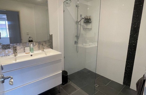 Labrador House | Long stay - townhouse with fully enclosed yard. Close to Surfers shops