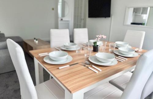 Cheshunt Apartment | Long Term Comfort - 2BR Haven