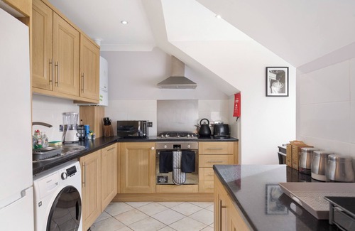 Oakleigh Apartment | Long-Term Large Penthouse/Golf course/