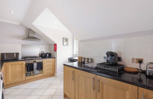 Oakleigh Apartment | Long-Term Large Penthouse/Golf course/