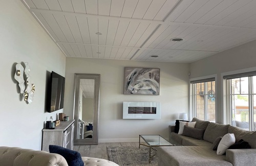 Vernon House | Long term rental only! Gorgeous Lakefront Property on Kalamalka Lake.