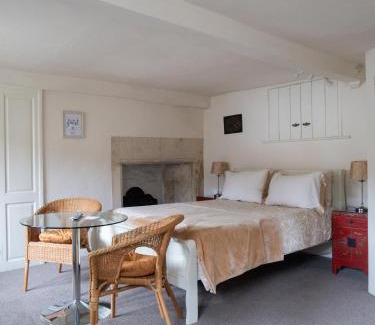 Shepton Mallet Bed & Breakfast | Longbridge House