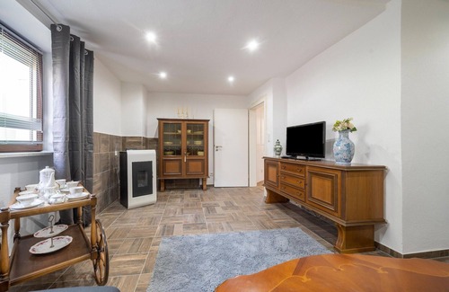 Longkamp House | Longkamp Hillside Haven
