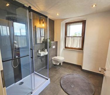 Longkamp Apartment | Longkamp Living Stilvolle Ferienwohnungen nahe Bernkastel-Kues, Disneyplus, Netflix, großer TV & Parkplatz