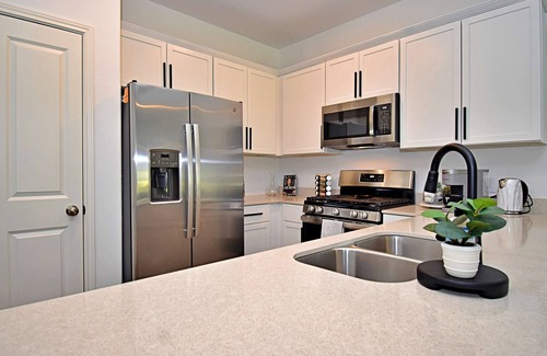 Del Valle House | Longterm Rental | Communal Pool, BBQ & Playgrounds