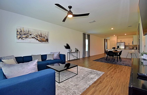 Del Valle House | Longterm Rental | Communal Pool, BBQ & Playgrounds