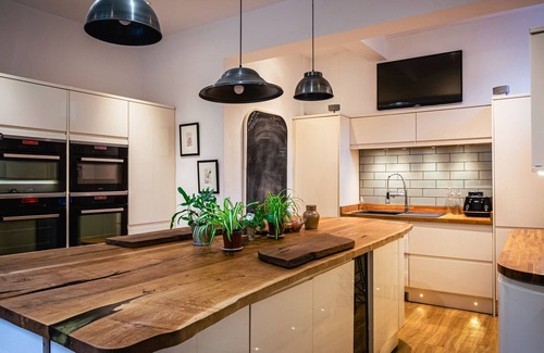 Penrith House | LONSDALE VILLA RETREAT, pet friendly, with hot tub in Penrith