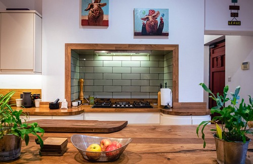 Penrith House | LONSDALE VILLA RETREAT, pet friendly, with hot tub in Penrith