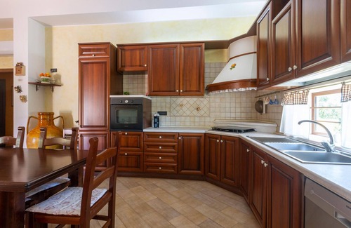 Villa Castelli House | Look forward to a great vacation in the beautifully located vacation home.