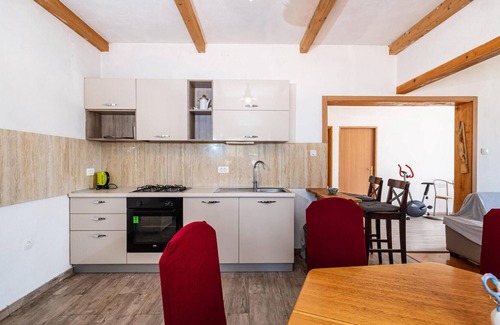 Sibuljina House | Look forward to this practical house by the sea.