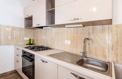 Sibuljina House | Look forward to this practical house by the sea.