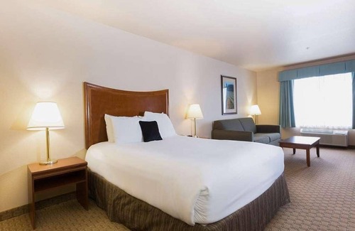 McMinnville Hotel | Look No Further! Free Parking, Pool, Near Wings and Waves Waterpark!